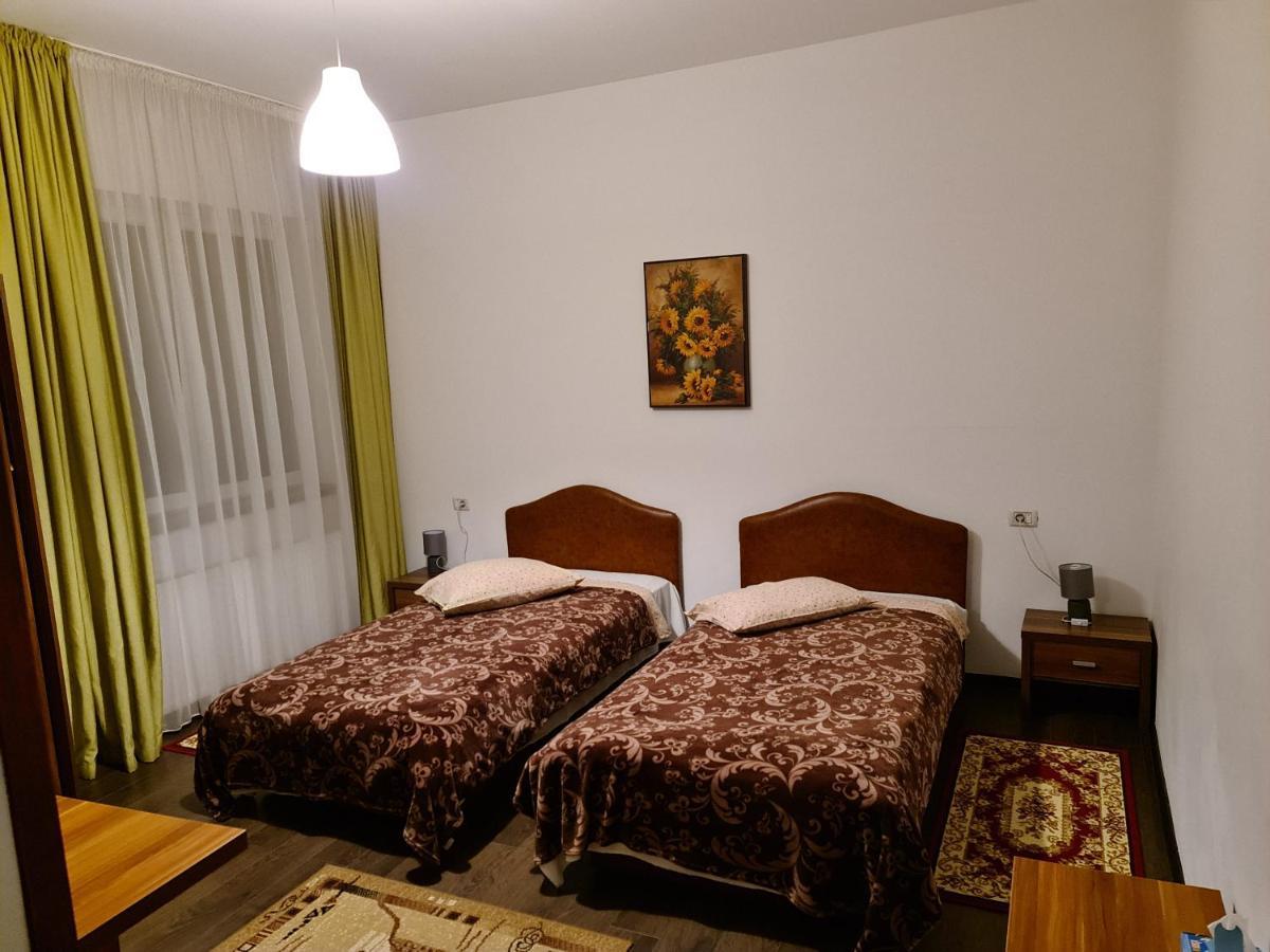 Pensiunea Caraiman Servicii De Cazare Codlea Εξωτερικό φωτογραφία